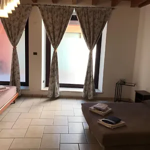  Holiday home Kindly Roberta Centro Storico Peschiera,lago Relax